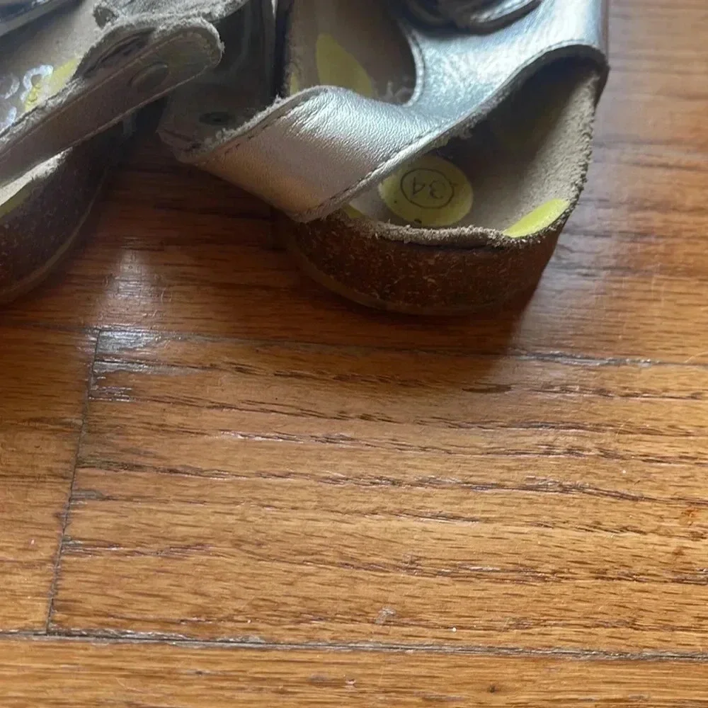Mini Boden silver sandals size 34 (equivalent 3M)